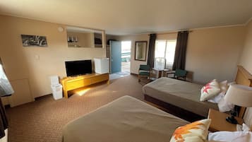 Chambre Double, patio, vue plage | Coin séjour