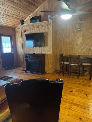 Smart TV, fireplace