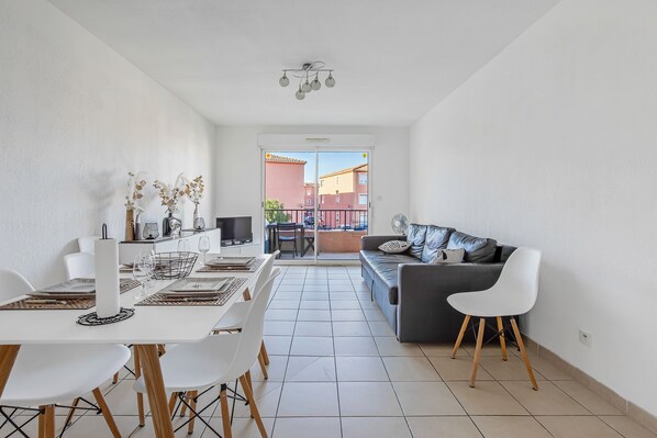 Fernseher, Stereoanlage