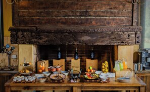 Free daily buffet breakfast  - Andeluna Winery Lodge (Tupungato)