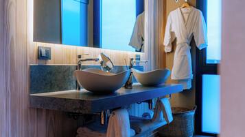 Comfort-Zimmer, Bergblick | Badezimmer | Dusche, kostenlose Toilettenartikel, Haartrockner, Bademäntel