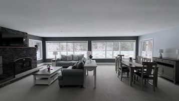 Smart TV, fireplace