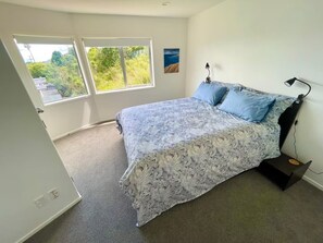 2 habitaciones, tabla de planchar con plancha, wifi y ropa de cama 