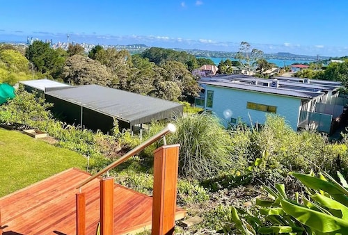 Harbour Views & City Lights – Peaceful 2BR Retreat
