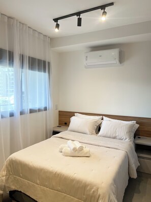 Comfort Studio, Balcony, City View | Blackout curtains, iron/ironing board, free WiFi - Studio 230m do Metro 5min do Consulado (São Paulo)