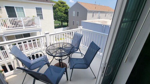 Spacious 3 Bedroom Townhome w/ Pool. Steps from Beach, Boardwalk and Restaurants