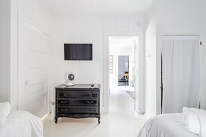 1 bedroom, in-room safe, iron/ironing board, WiFi