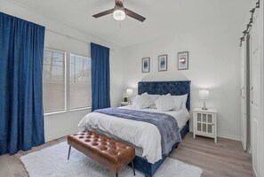 3 bedrooms, desk, WiFi - EaDo Downtown Haven (Houston)