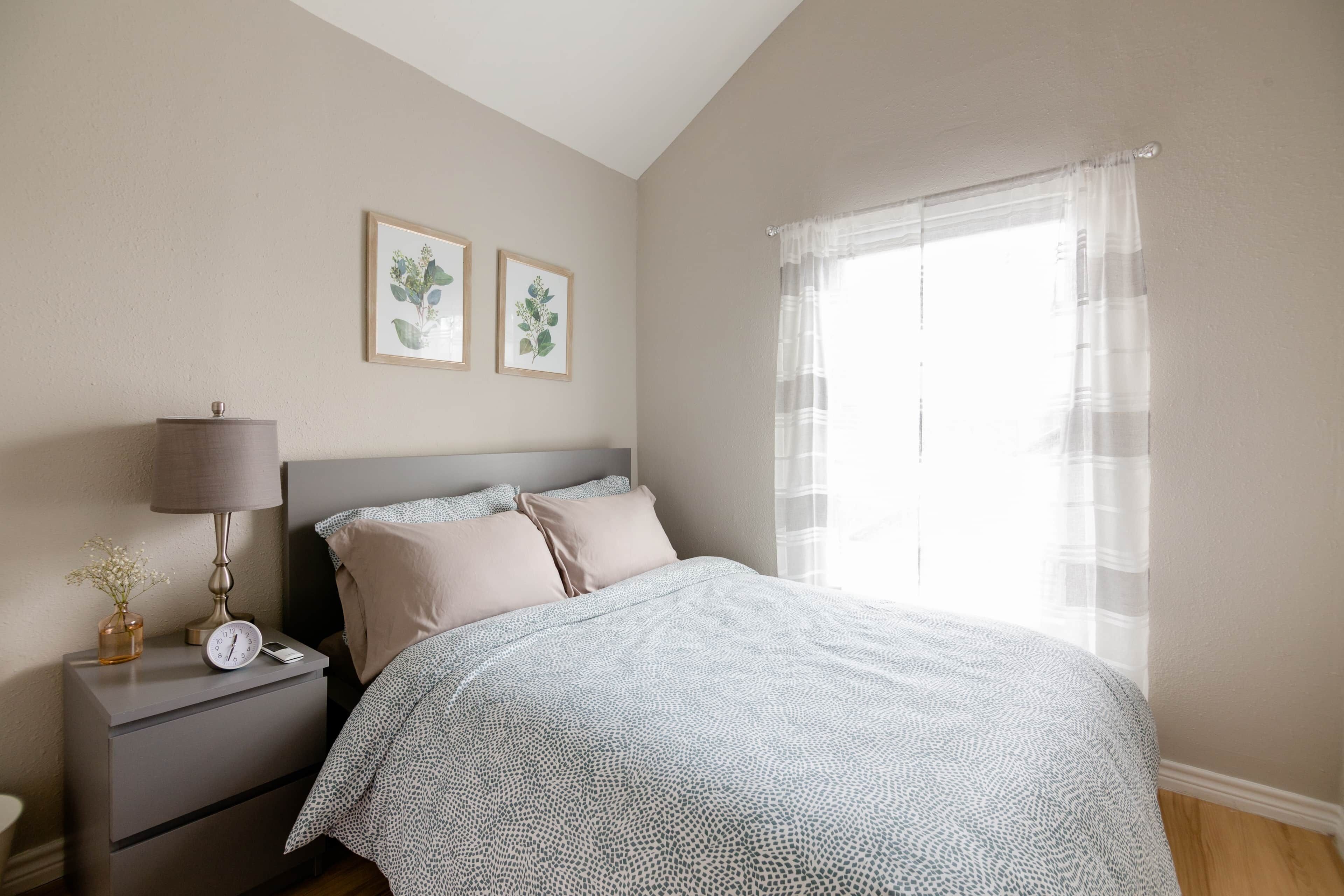2 habitaciones, escritorio, tabla de planchar con plancha y wifi gratis 