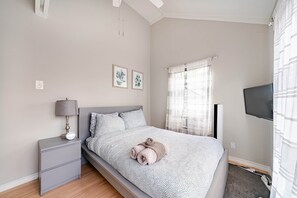 2 bedrooms, iron/ironing board, WiFi, bed sheets