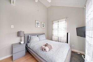 2 bedrooms, iron/ironing board, WiFi, bed sheets