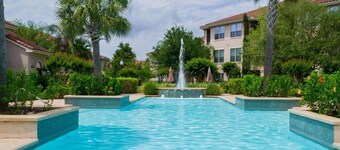 Luxury Fully Furnished Apartment by the Lake