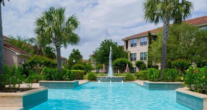 Luxury Fully Furnished Apartment by the Lake