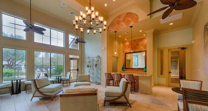 Luxury Fully Furnished Apartment by the Lake