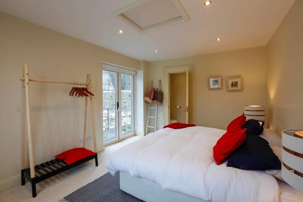 2 室のベッドルーム、アイロン / アイロン台、WiFi、ベッドシーツ