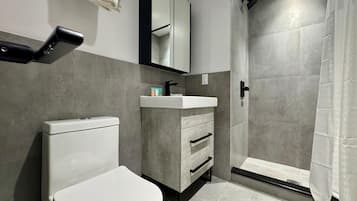 Articles de toilette gratuits, savon, shampoing, papier toilette