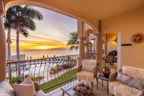 Terrace/patio - Family Friendly Las Olas Oceanfront Remodeled 2BR Steps to Surf, Sand & Dining! (San José del Cabo)
