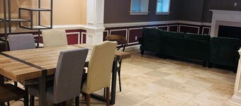 2 Bed Basement Apt in Upscale Gated Community By Stores, Restuarants, & Parks