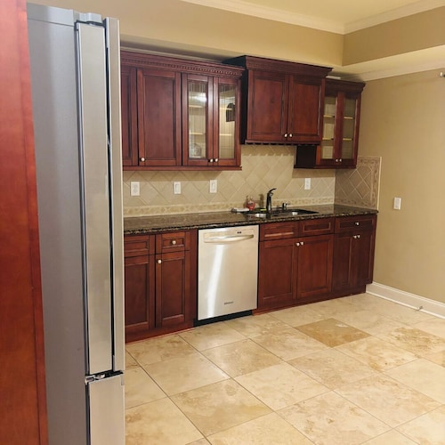 2 Bed Basement Apt in Upscale Gated Community By Stores, Restuarants, & Parks