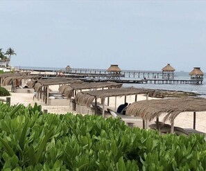 Vista para praia/oceano