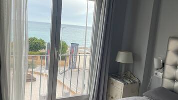 3 chambres, fer et planche à repasser, Wi-Fi, draps fournis