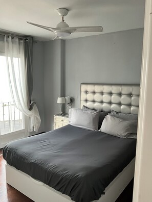 3 habitaciones, tabla de planchar con plancha, wifi y ropa de cama 