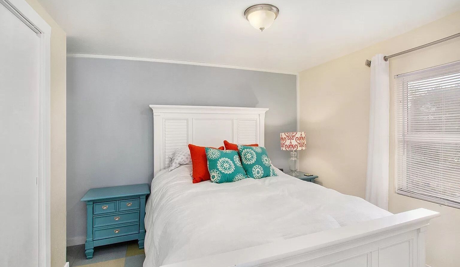 4 bedrooms, iron/ironing board, travel crib, WiFi (free)