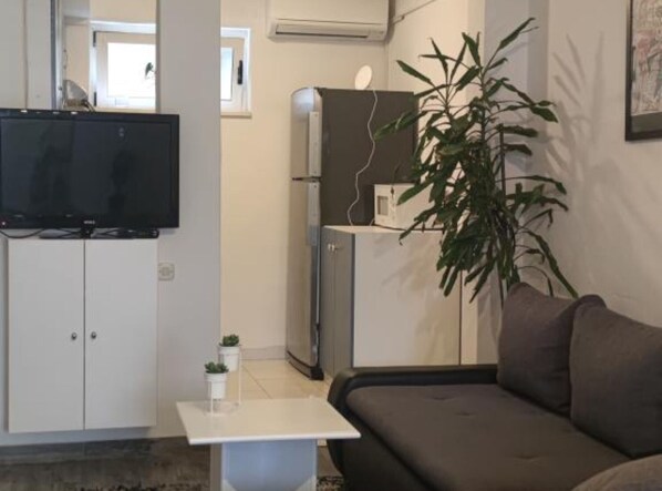 TV - Apartments Villa Mira Roso - One Bedroom Apartment 1 (Makarska)