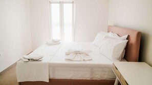 1 habitación, tabla de planchar con plancha, wifi gratis y ropa de cama