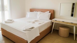 1 slaapkamer, een strijkplank/strijkijzer, gratis wifi, beddengoed