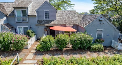 Vineyard Sound Retreat Sleeps 6!