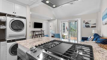 Townhome, Multiple Beds, Kitchen, Garden View (Vineyard Sound Retreat) | Interior