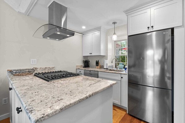 Townhome, Multiple Beds, Kitchen, Garden View (Vineyard Sound Retreat) | Private kitchen