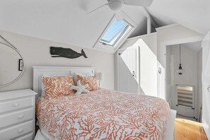 Resortwoning, Meerdere bedden, keuken, uitzicht op tuin (Vineyard Sound Retreat) | 2 slaapkamers, individueel gedecoreerd, individueel gemeubileerd