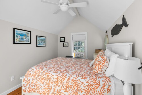 Vineyard Sound Retreat Sleeps 6!