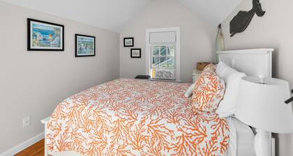 Vineyard Sound Retreat Sleeps 6!