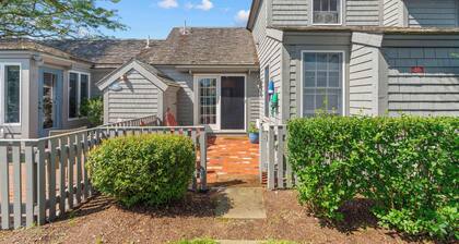 Vineyard Sound Retreat Sleeps 6!
