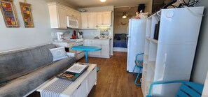 Interior - Cozy studio with AC, WiFi, pool and is just steps from the beach! (Atlantic Beach)