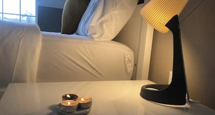 Amazing 1-bedroom villa in Jacksonville with WiFi, working desk and AC