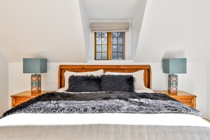 3 habitaciones, tabla de planchar con plancha, cuna de viaje y internet 