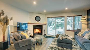 TV, fireplace, stereo