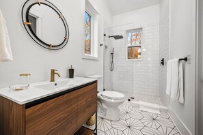 Dusche, Handtücher, Seife, Toilettenpapier