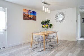 Dining - Modern Retreat with free EV Charging, Games & Fire Pit (Page)
