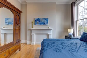 1 bedroom, iron/ironing board, travel crib, internet - Walk to Anheuser-Busch Brewery: St Louis Escape! (St. Louis)
