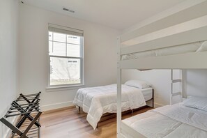 2 bedrooms, Internet, bed sheets - 15 Mi to Sundance: Pet-Friendly Condo in Vineyard (Vineyard)