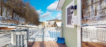 Walk-to-town house, one-mile from Okemo Resort, a/c, w/d, wifi, yard, deck