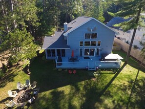 Exterior - Hot tub with Spacious 5-bedroom house in Wautoma on Silver Lake (Wautoma)