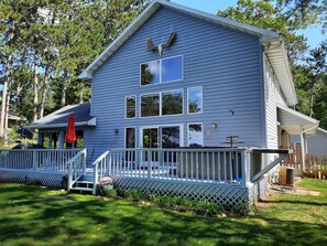 Exterior - Hot tub with Spacious 5-bedroom house in Wautoma on Silver Lake (Wautoma)