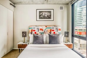 2 bedrooms, desk, iron/ironing board, WiFi
