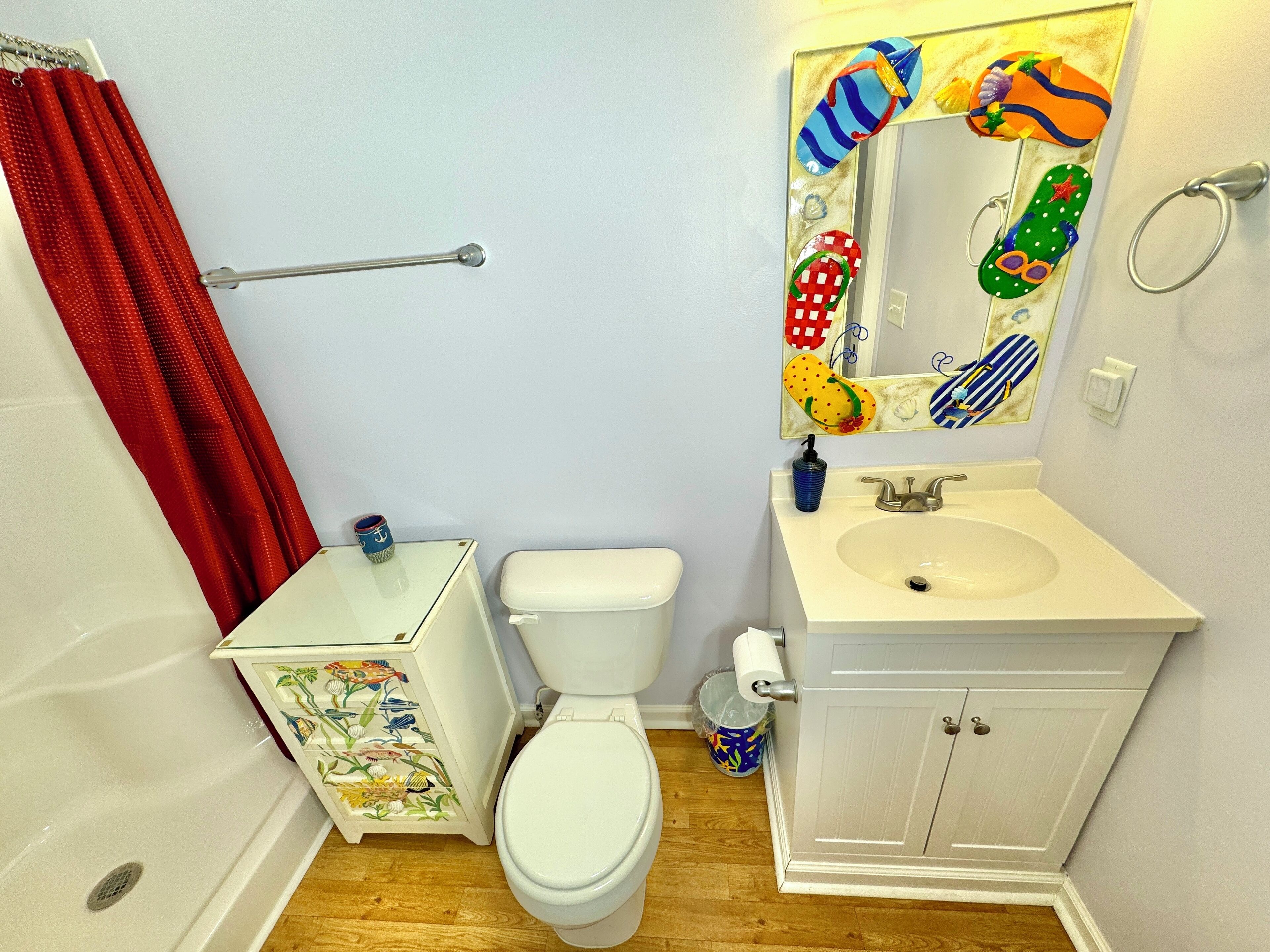 Ducha, secador de pelo, toallas y champú